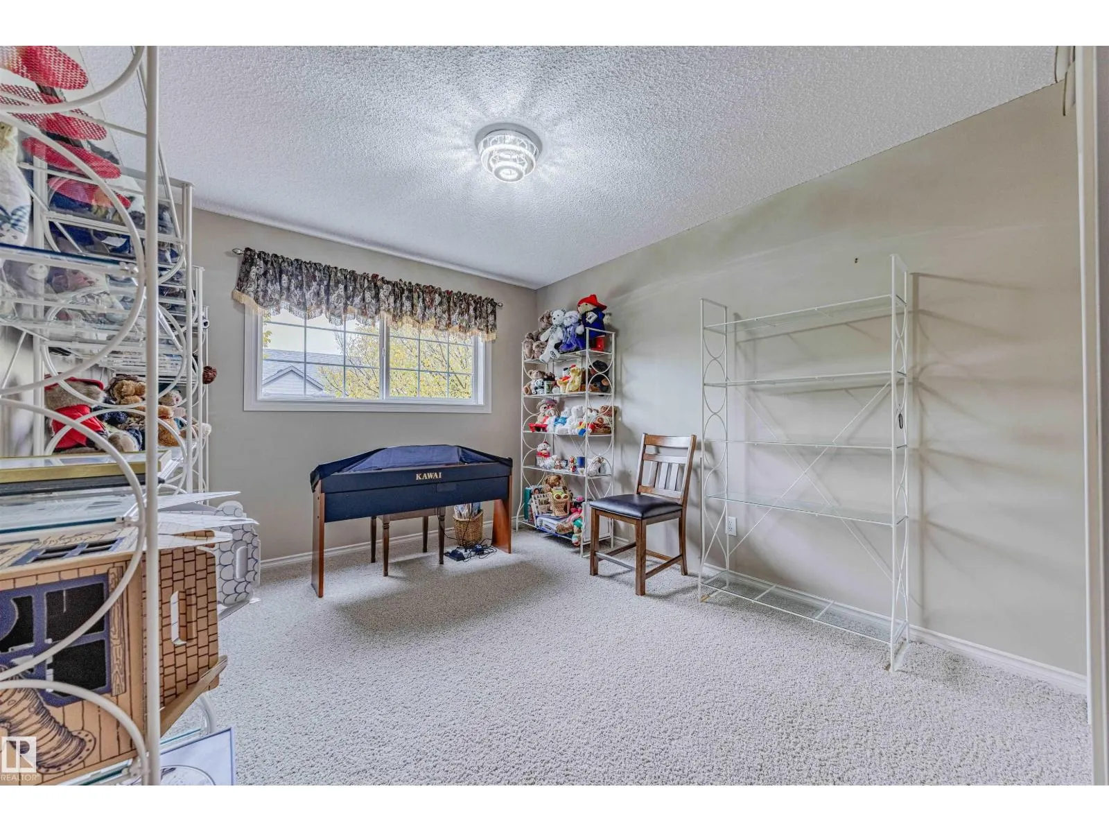 19 CLEARWATER LN