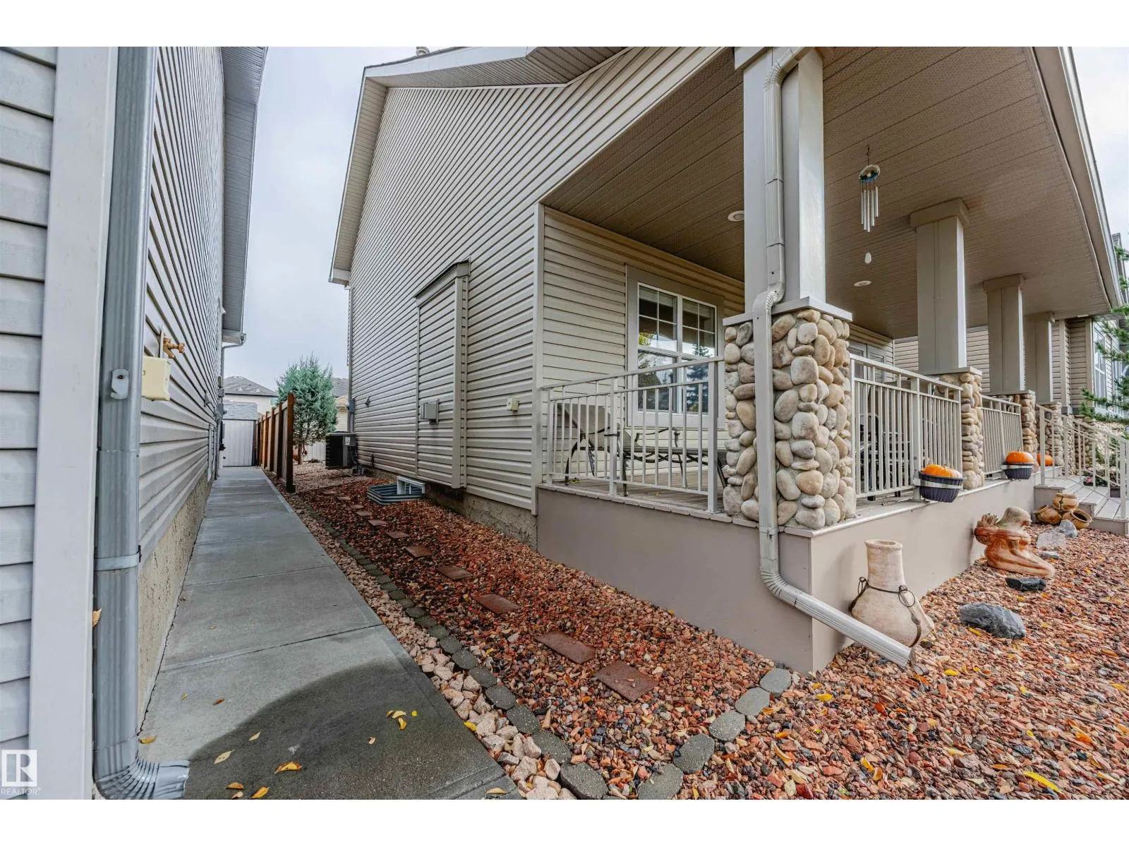 19 CLEARWATER LN