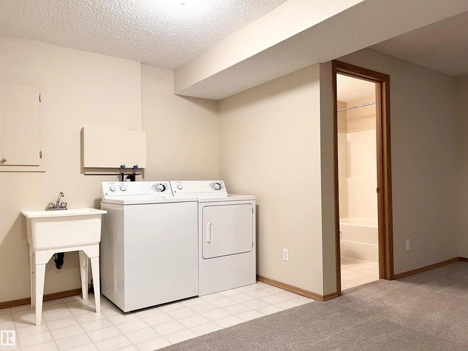 #19 10909 106 ST NW NW