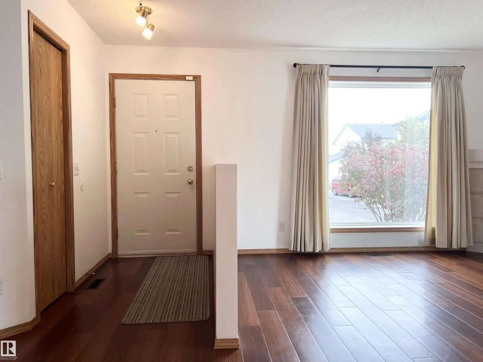 #19 10909 106 ST NW NW