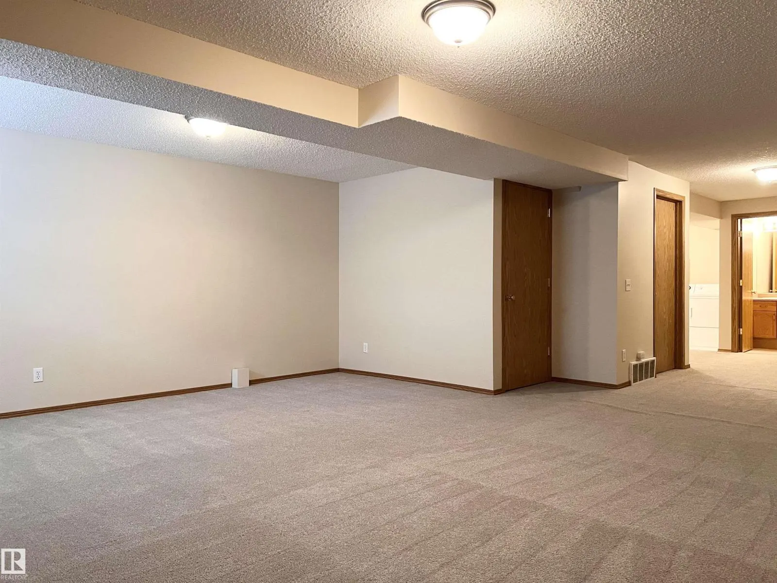 #19 10909 106 ST NW NW