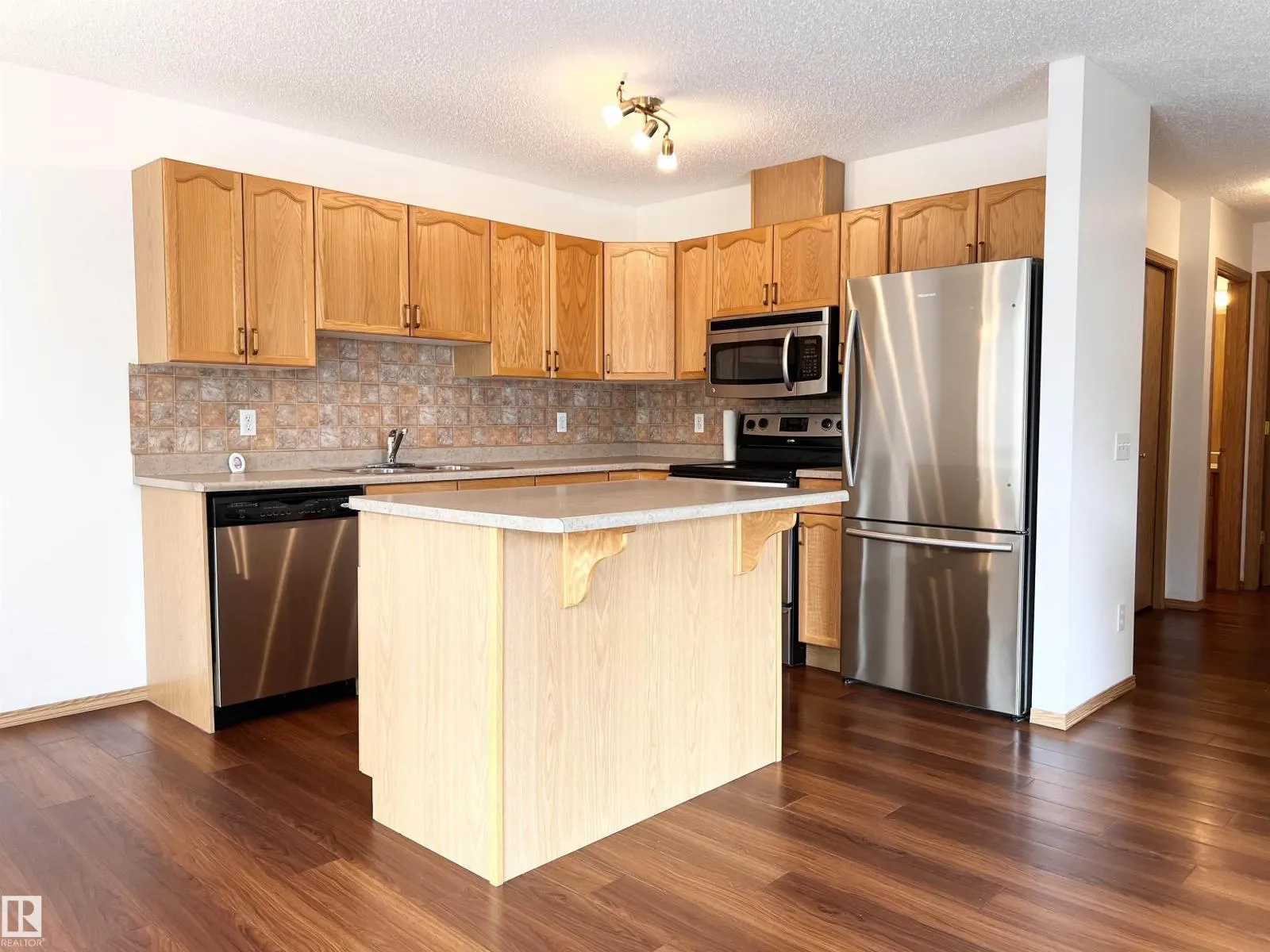 #19 10909 106 ST NW NW