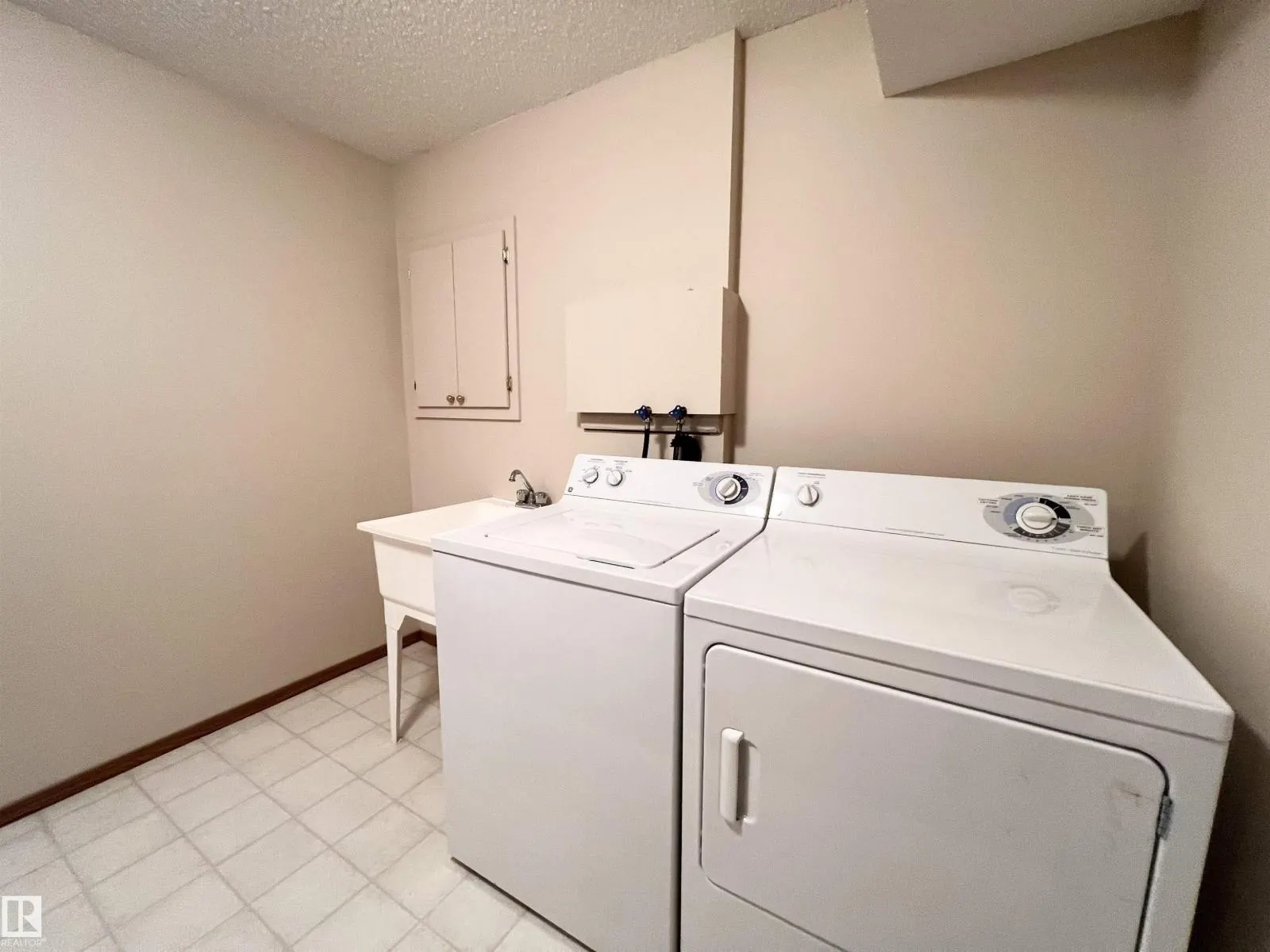 #19 10909 106 ST NW NW