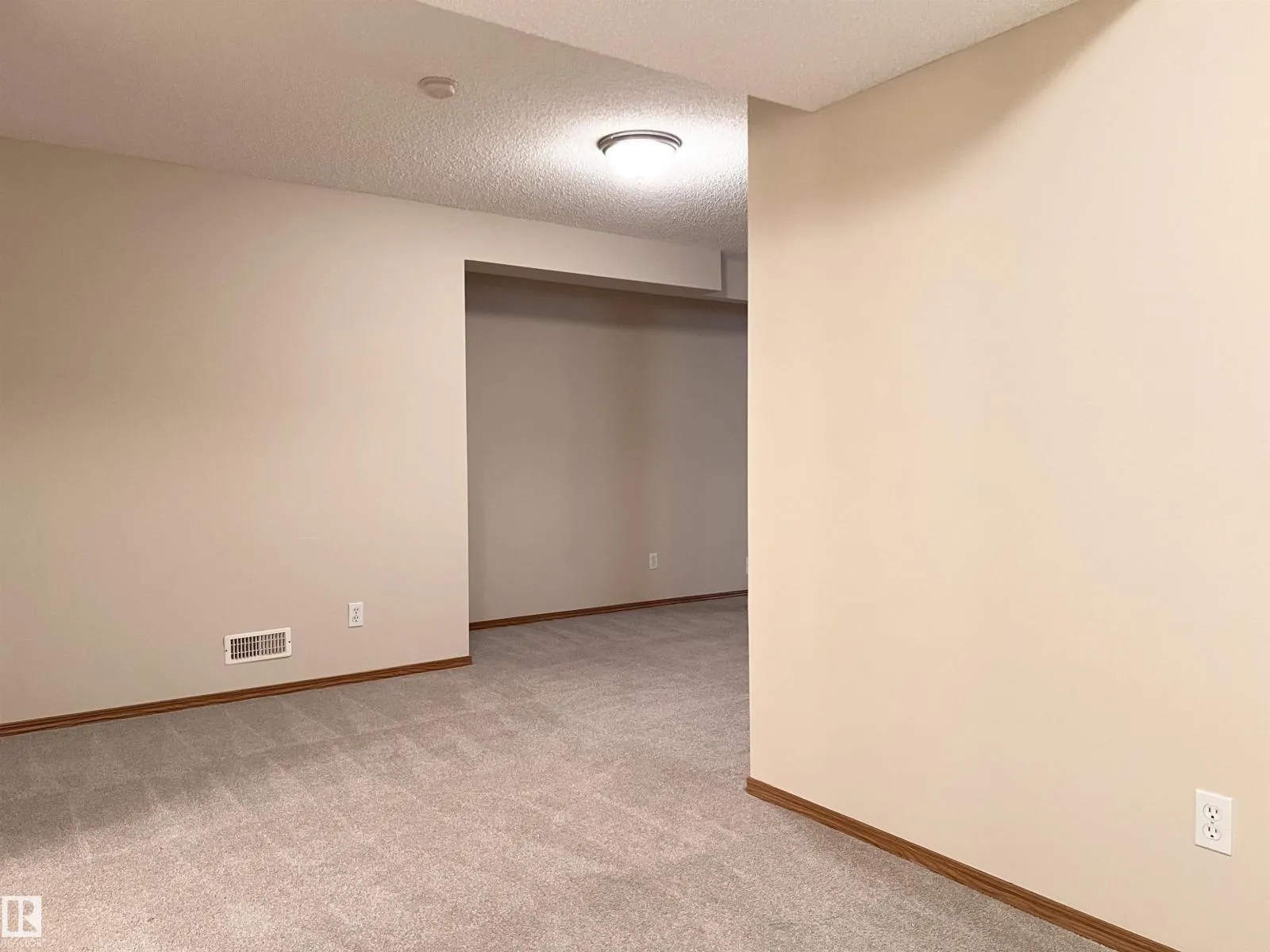 #19 10909 106 ST NW NW