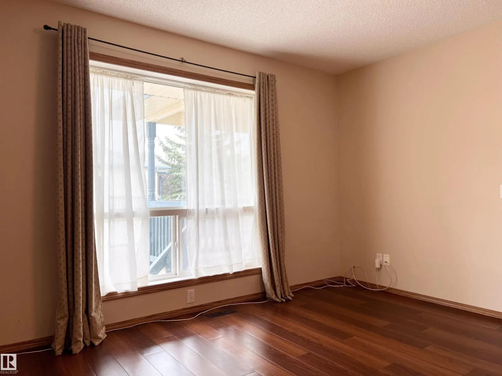 #19 10909 106 ST NW NW