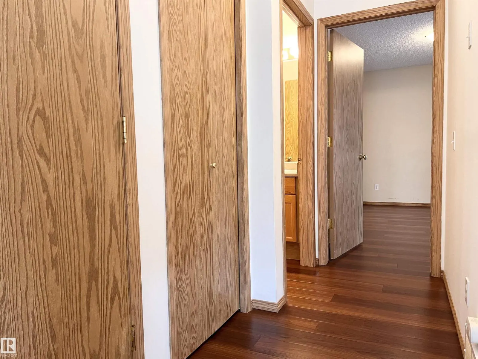 #19 10909 106 ST NW NW