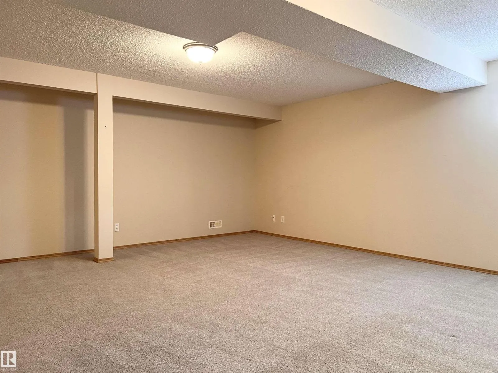 #19 10909 106 ST NW NW