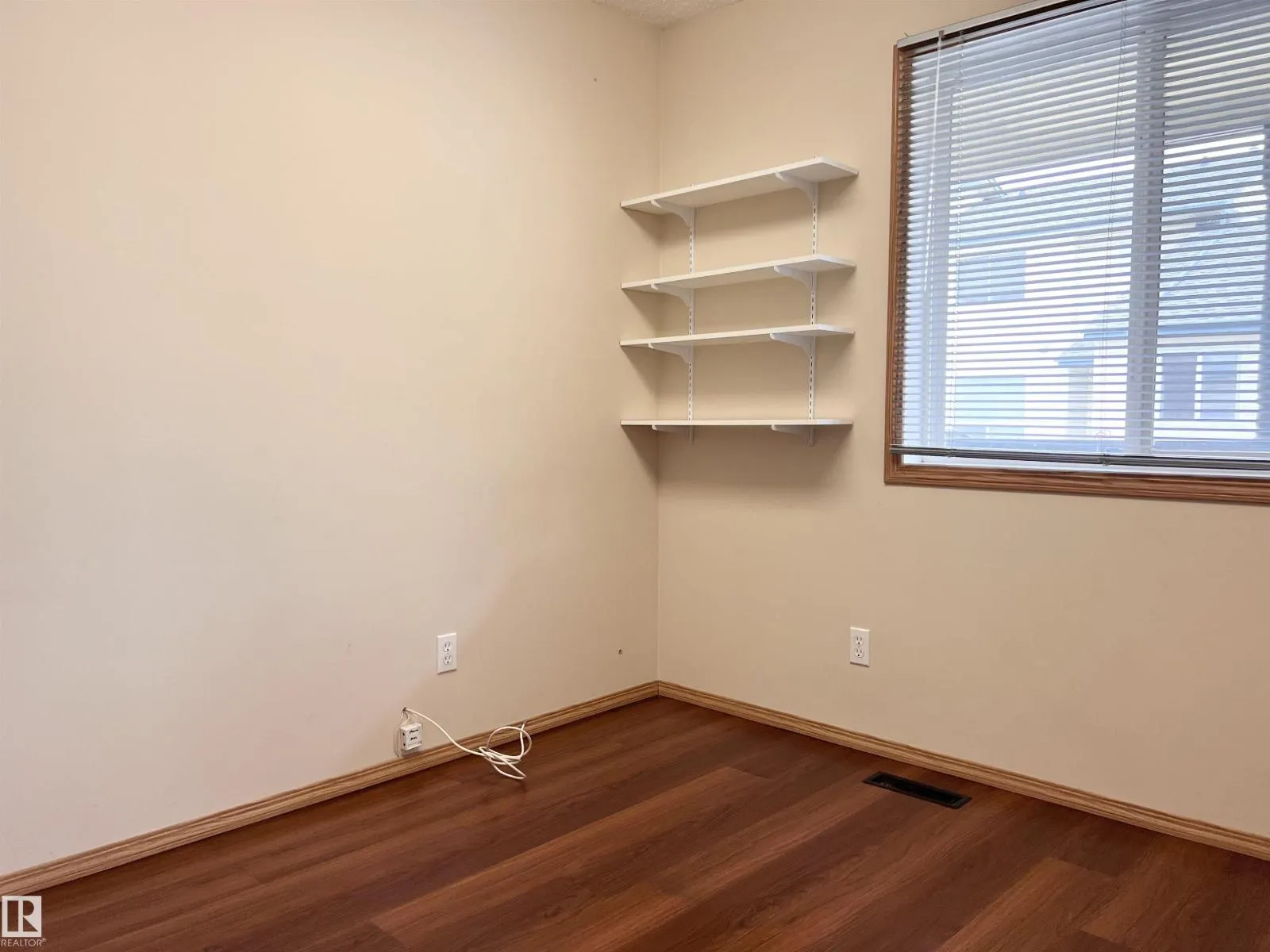#19 10909 106 ST NW NW