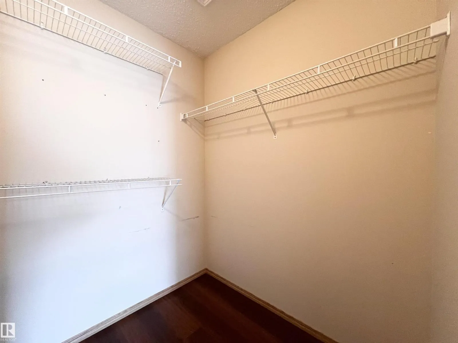 #19 10909 106 ST NW NW