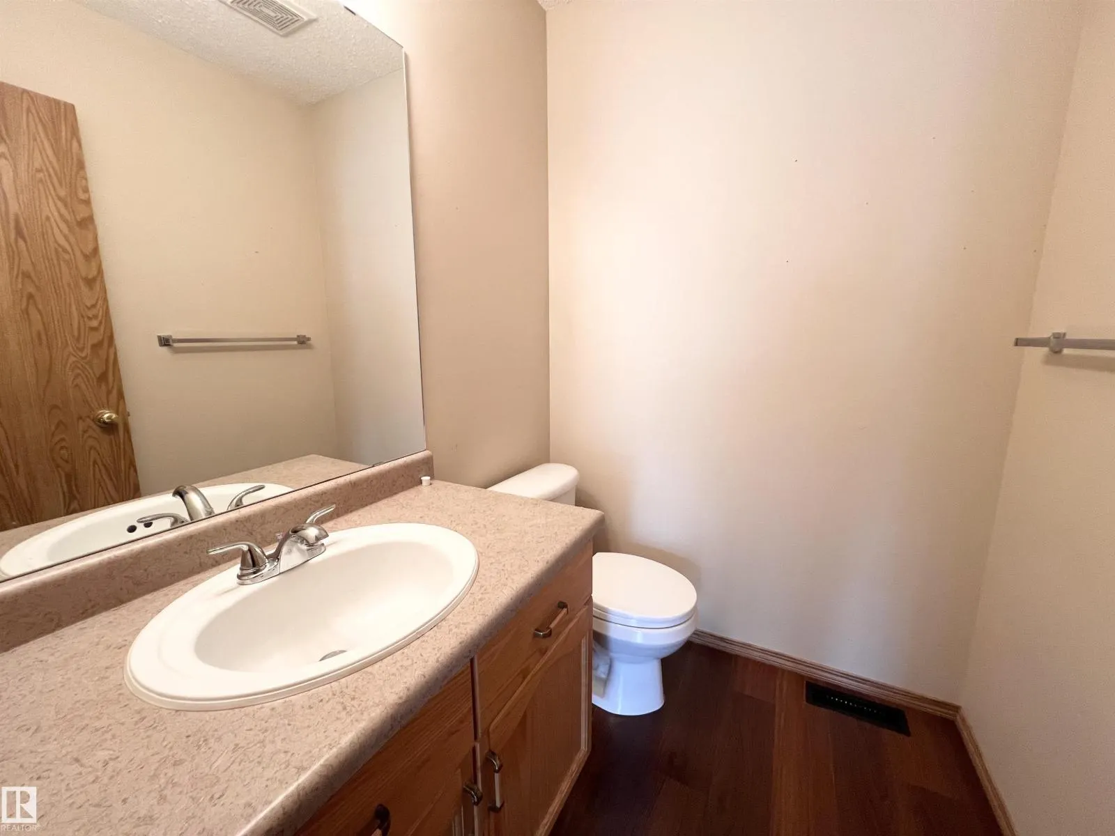 #19 10909 106 ST NW NW