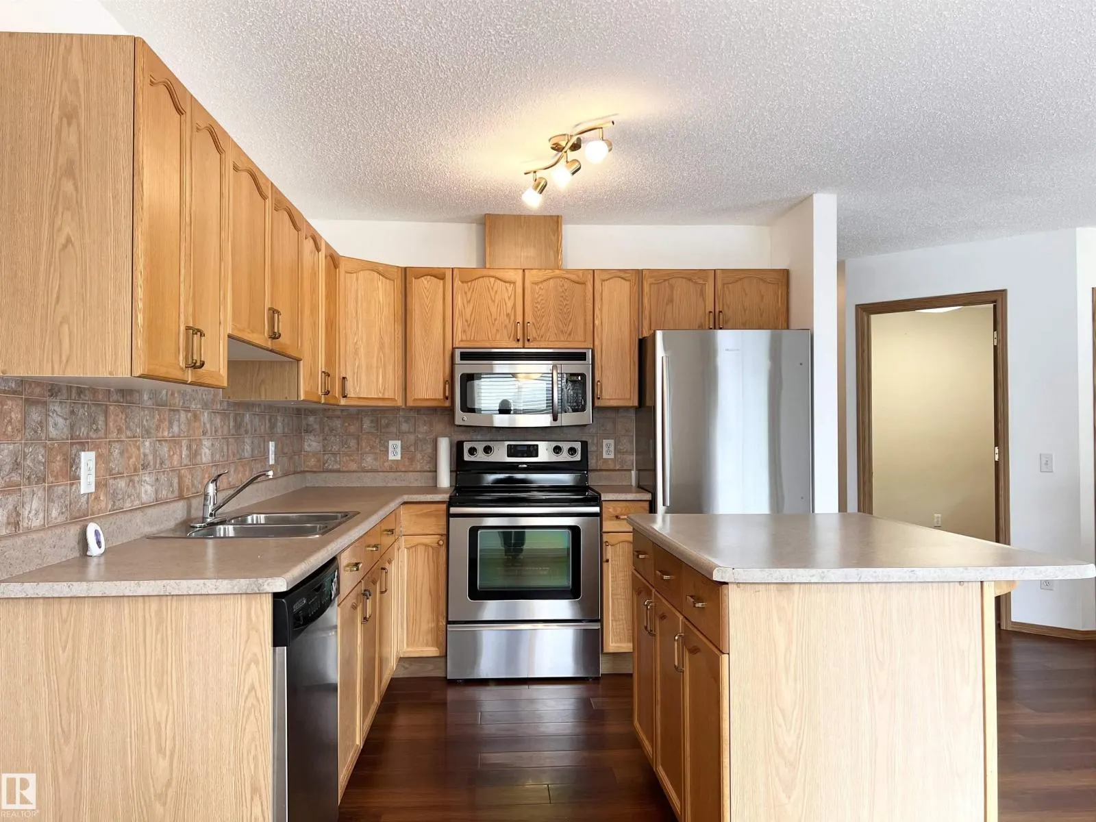 #19 10909 106 ST NW NW