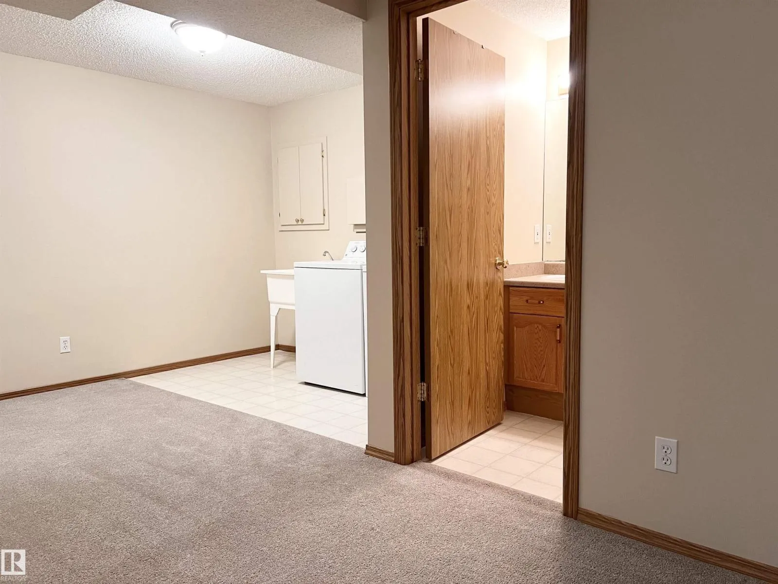 #19 10909 106 ST NW NW