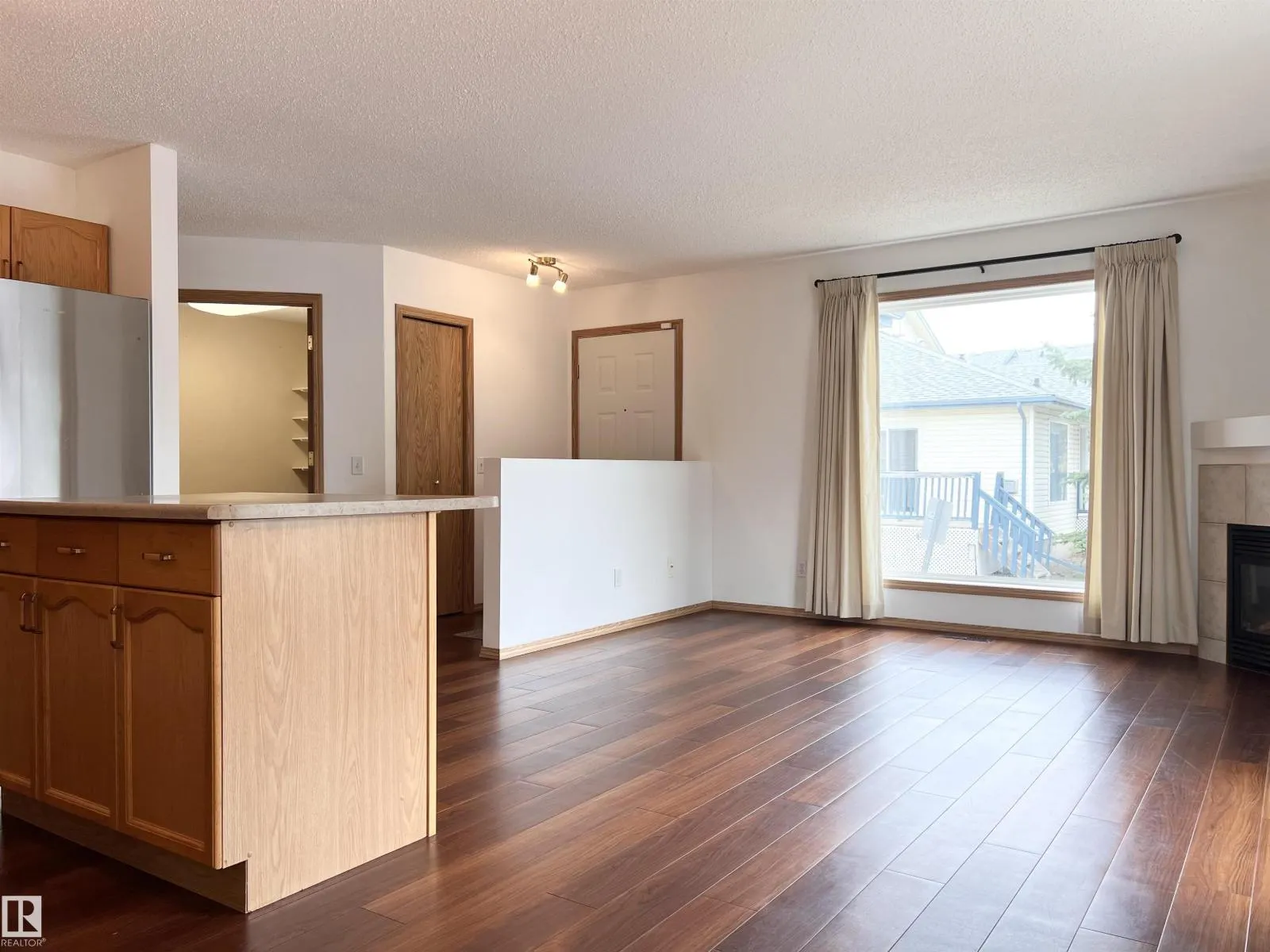 #19 10909 106 ST NW NW