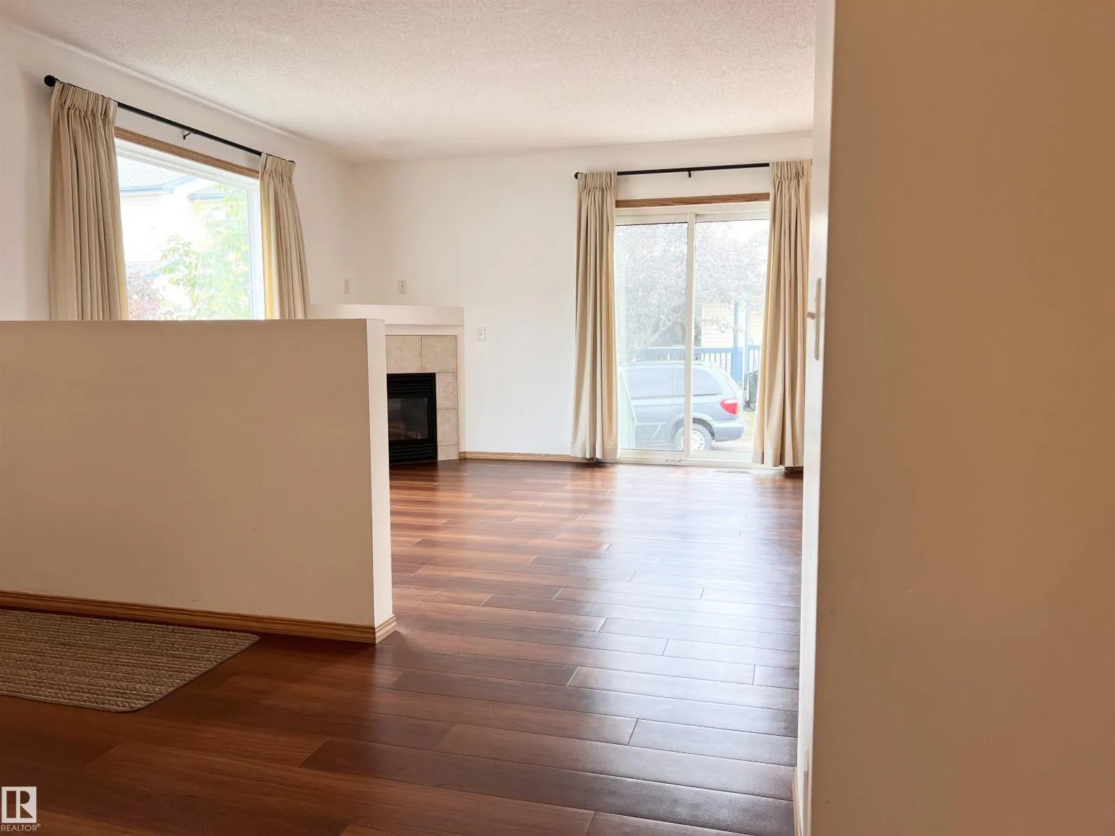 #19 10909 106 ST NW NW