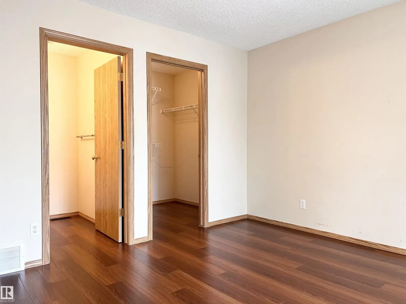 #19 10909 106 ST NW NW