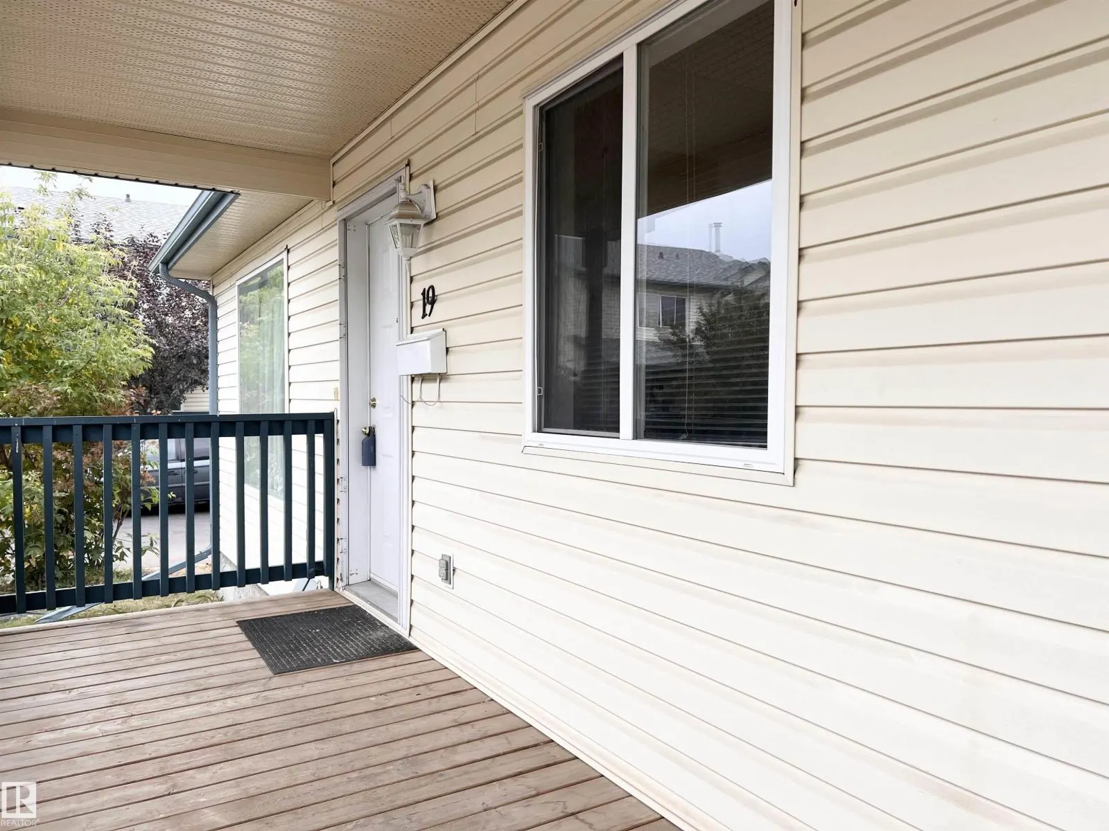 #19 10909 106 ST NW NW