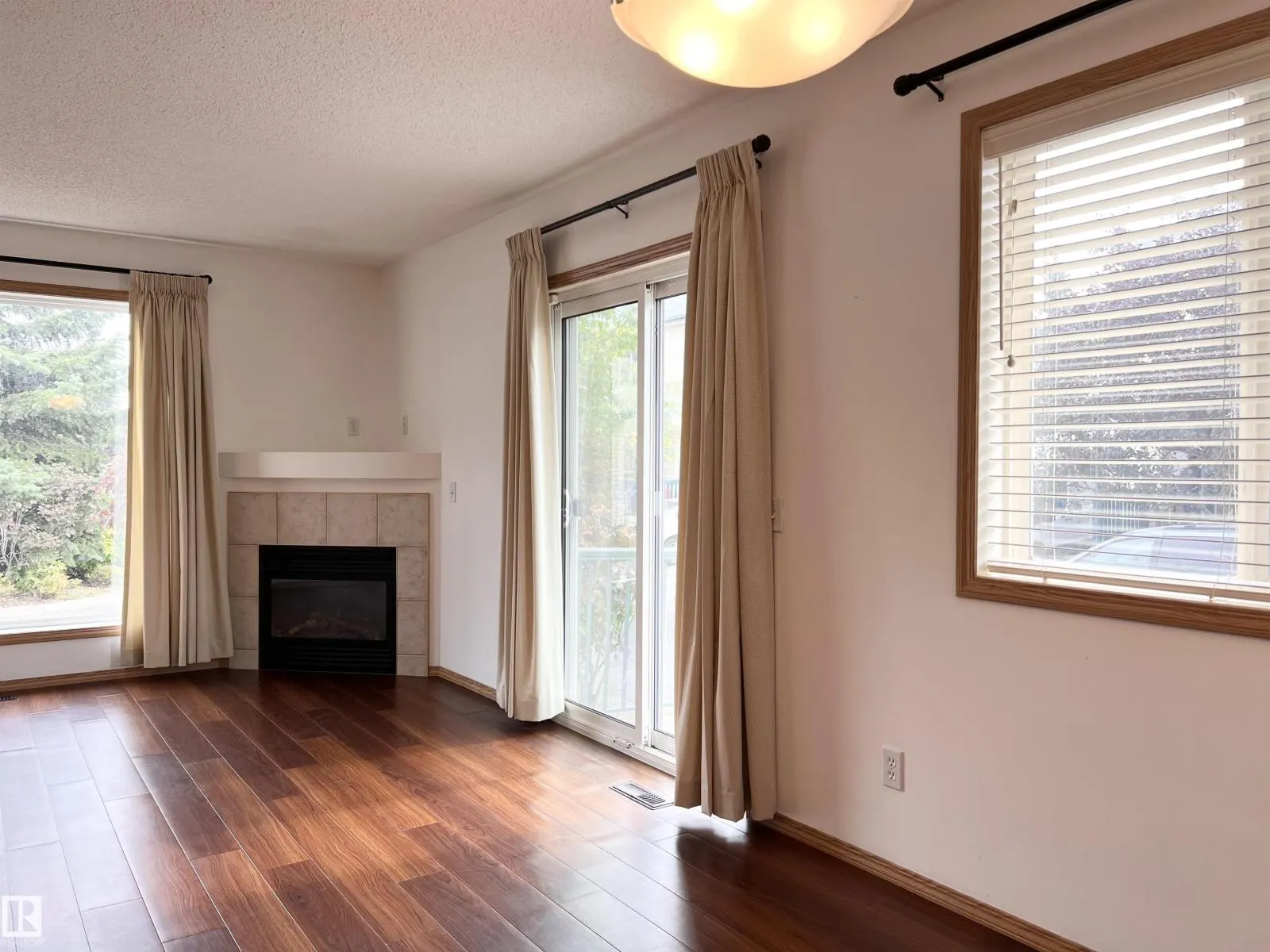 #19 10909 106 ST NW NW