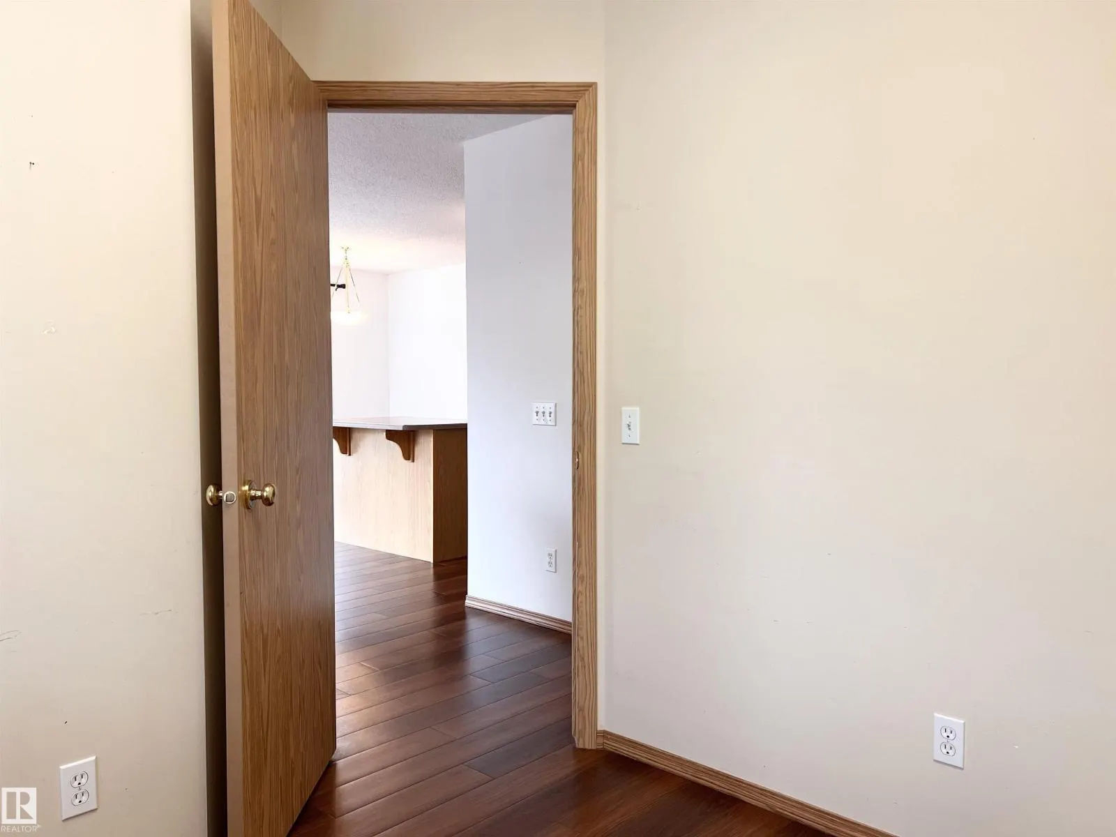 #19 10909 106 ST NW NW