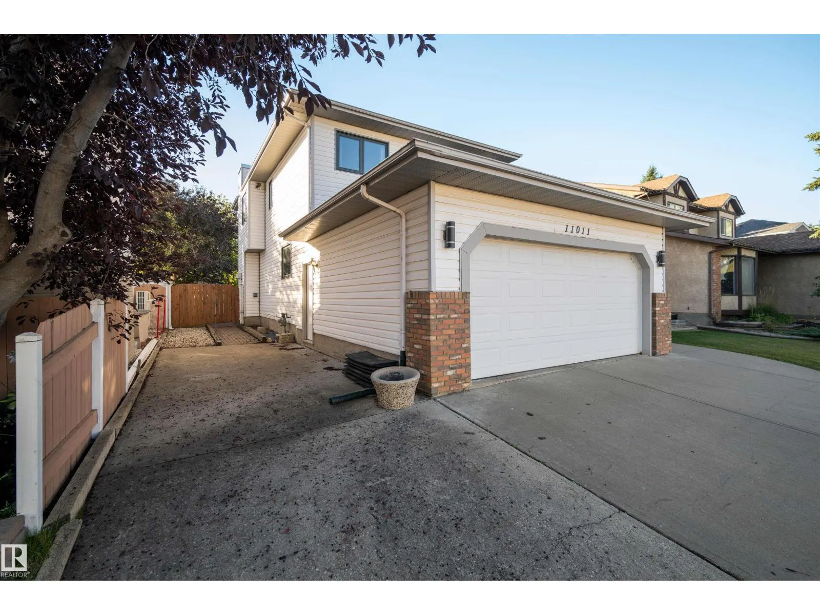 11011 11 AV NW