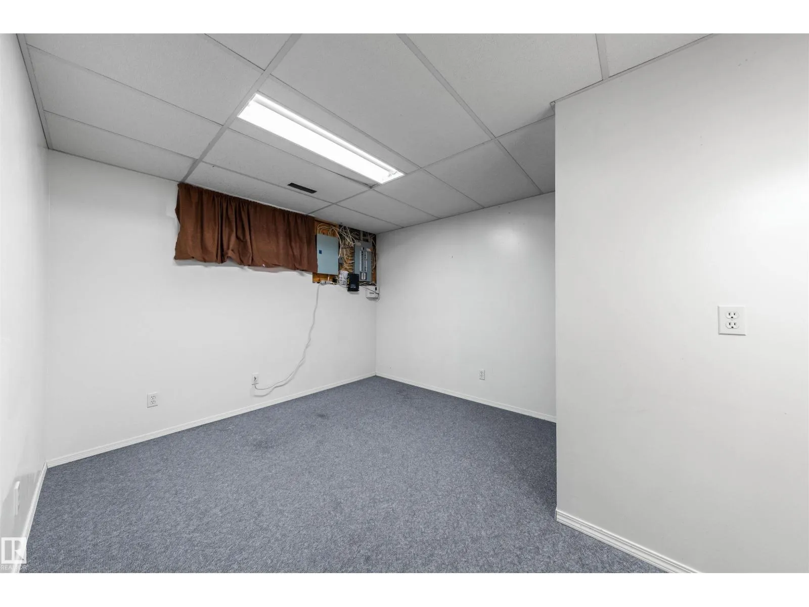 11011 11 AV NW
