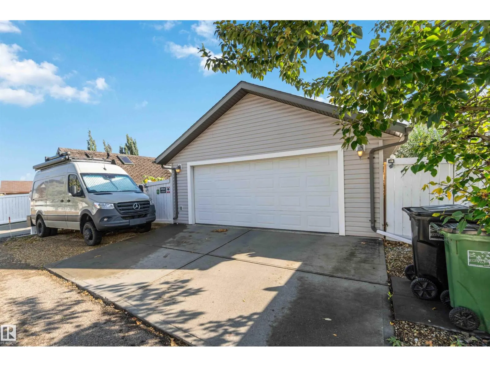 2056 TOWNE CENTRE BV NW