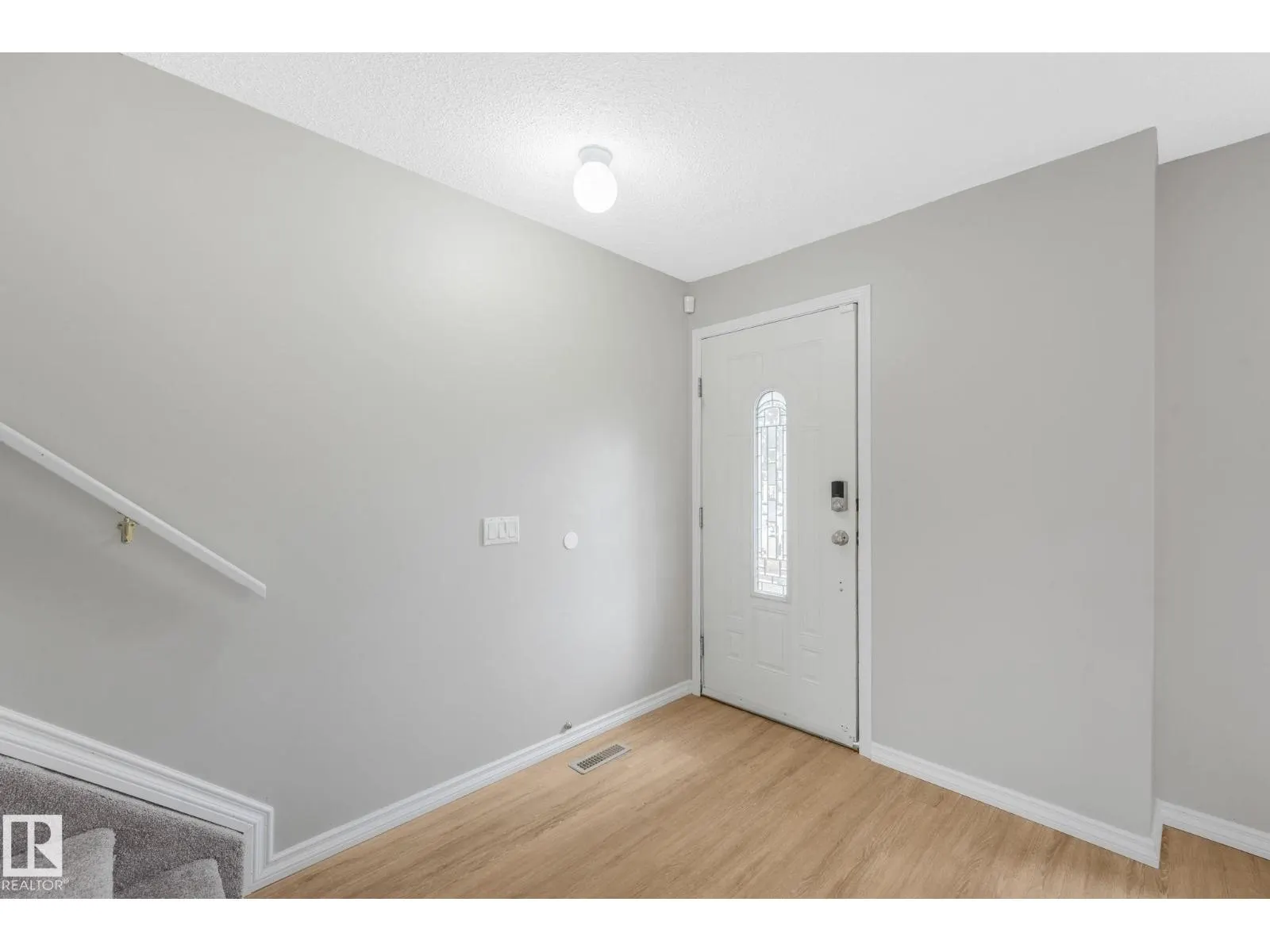 2110 54 ST NW