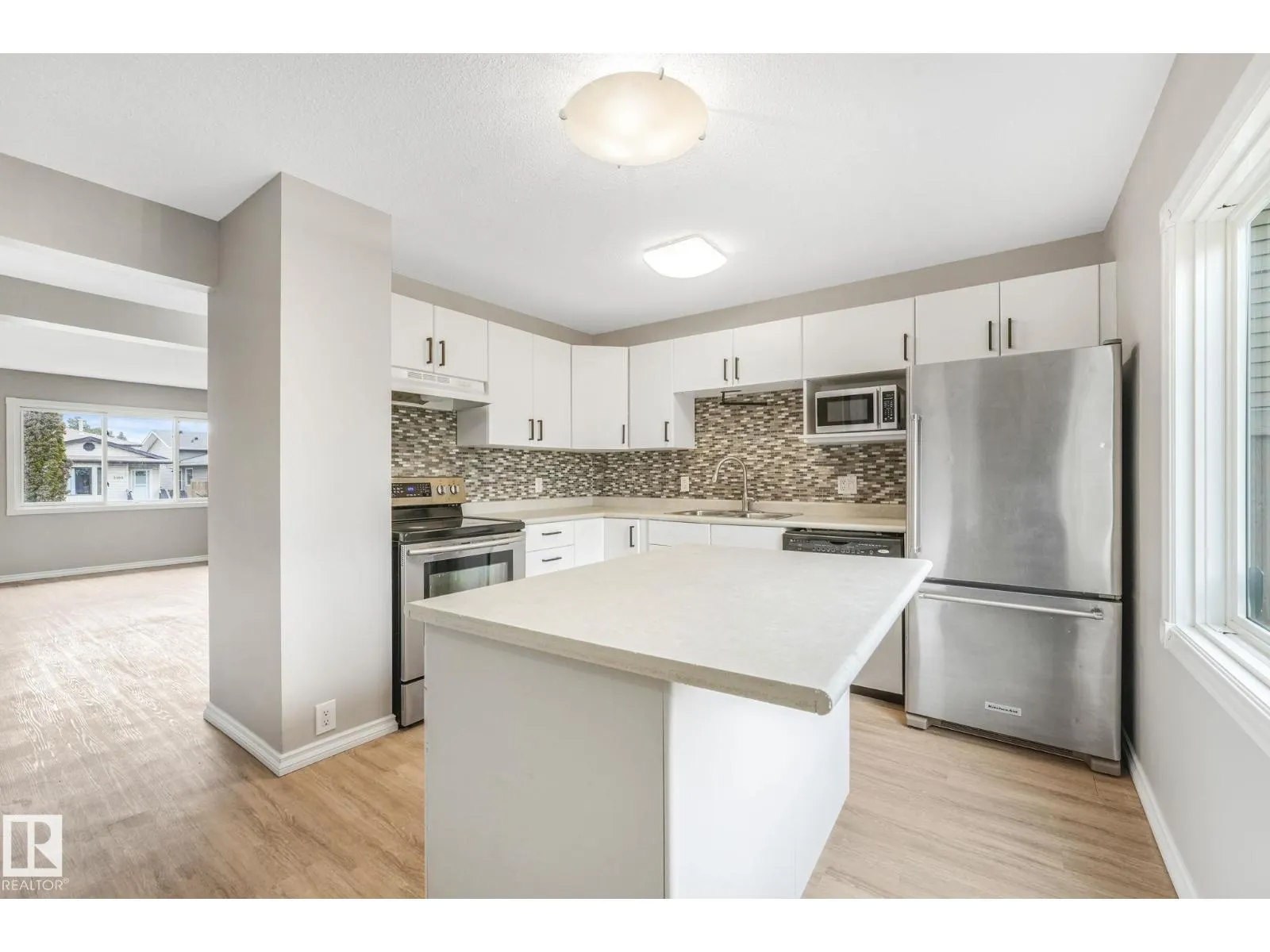 2110 54 ST NW
