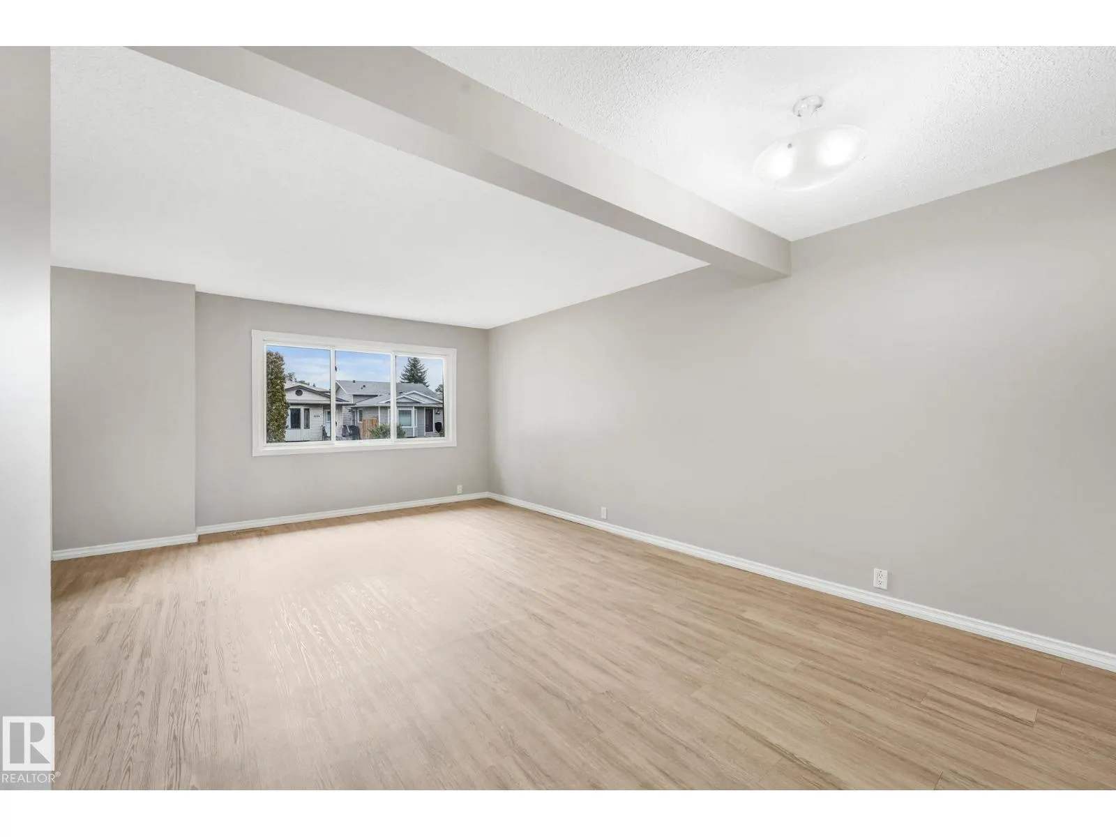 2110 54 ST NW