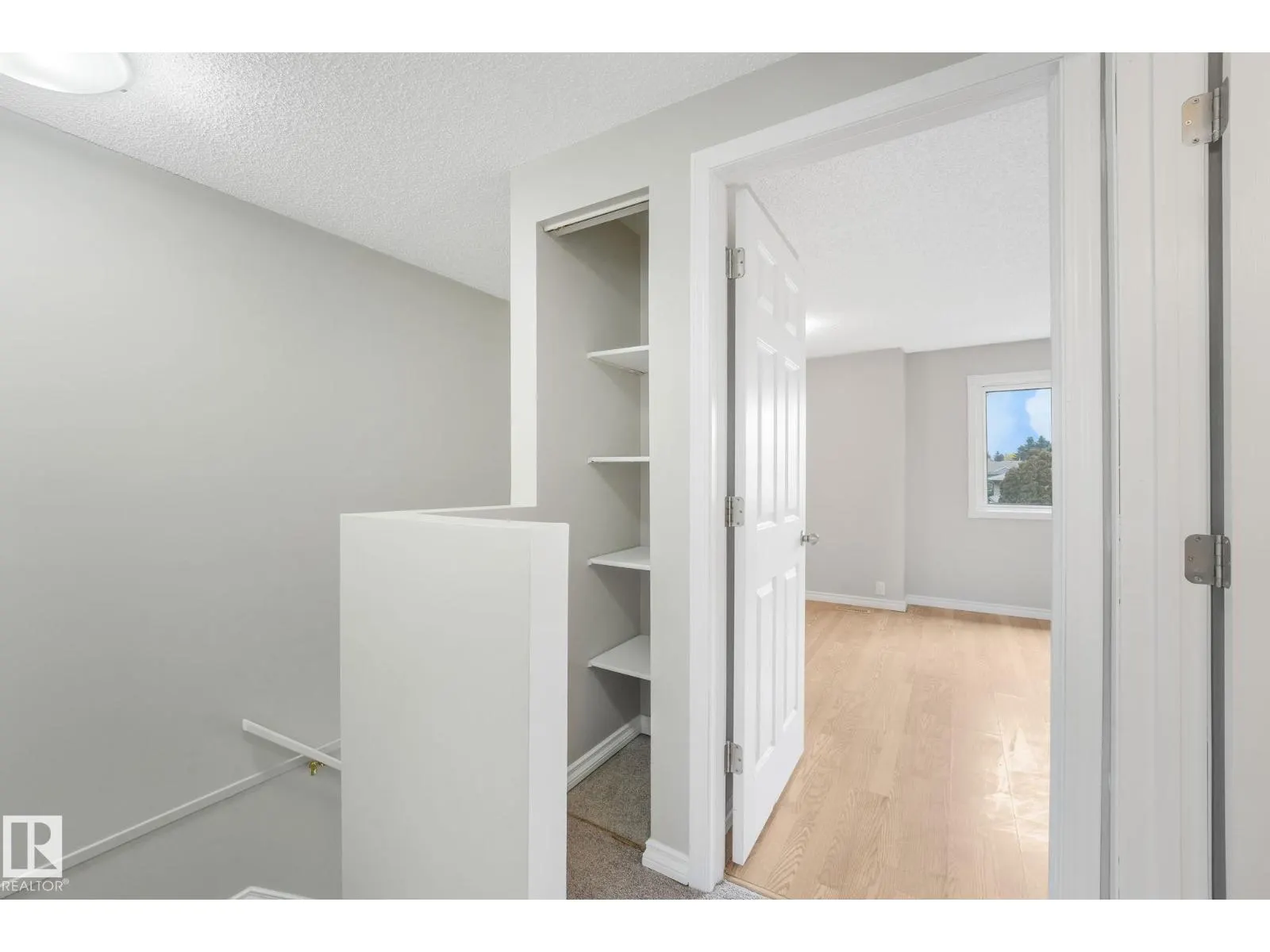 2110 54 ST NW