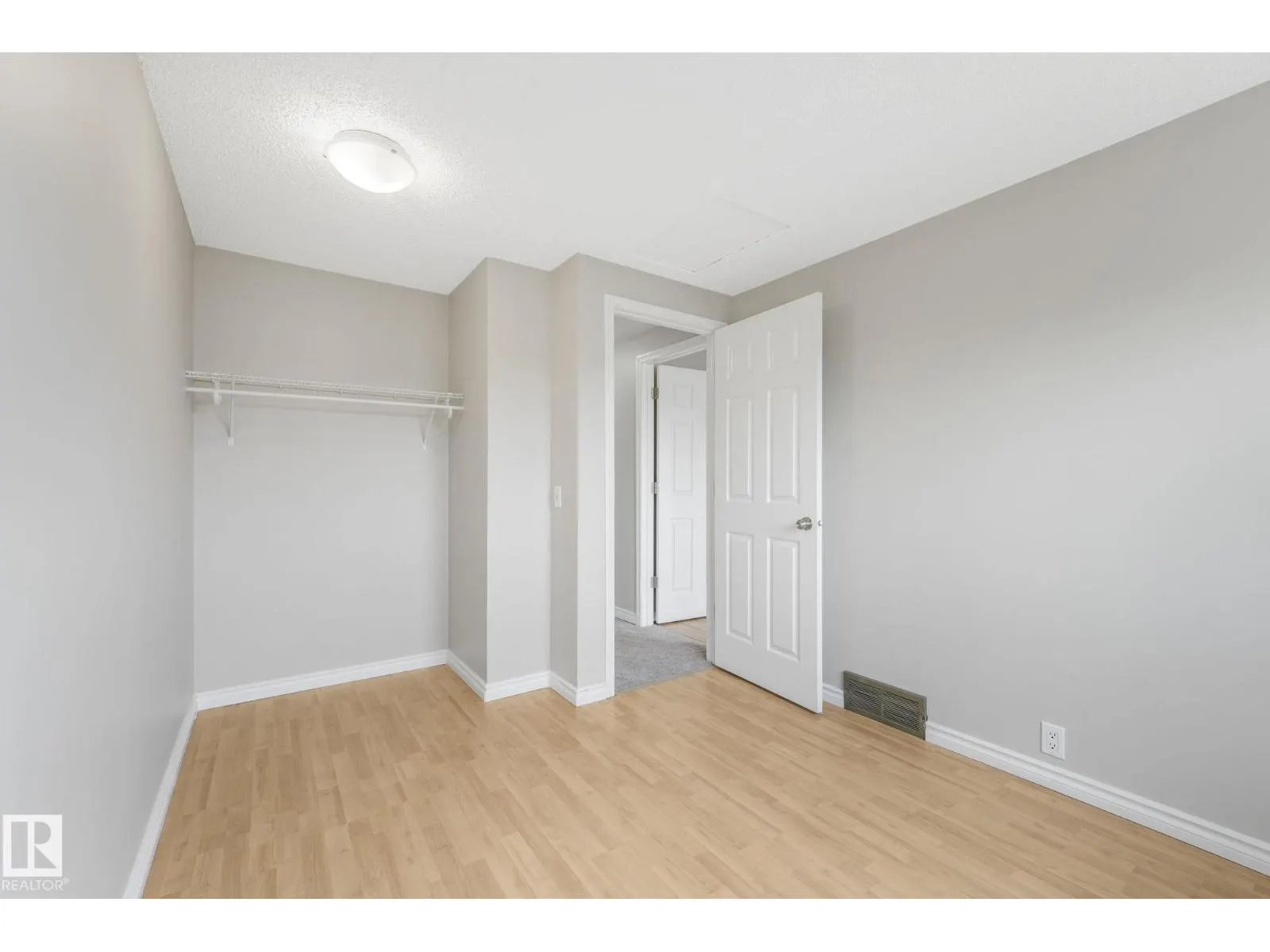 2110 54 ST NW