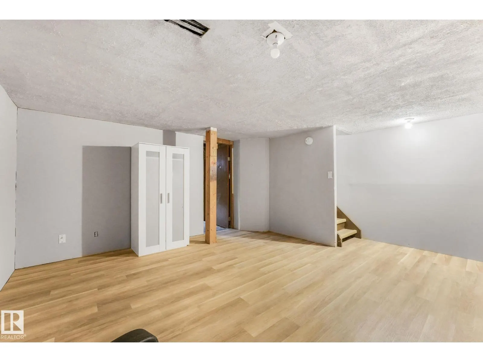 2110 54 ST NW