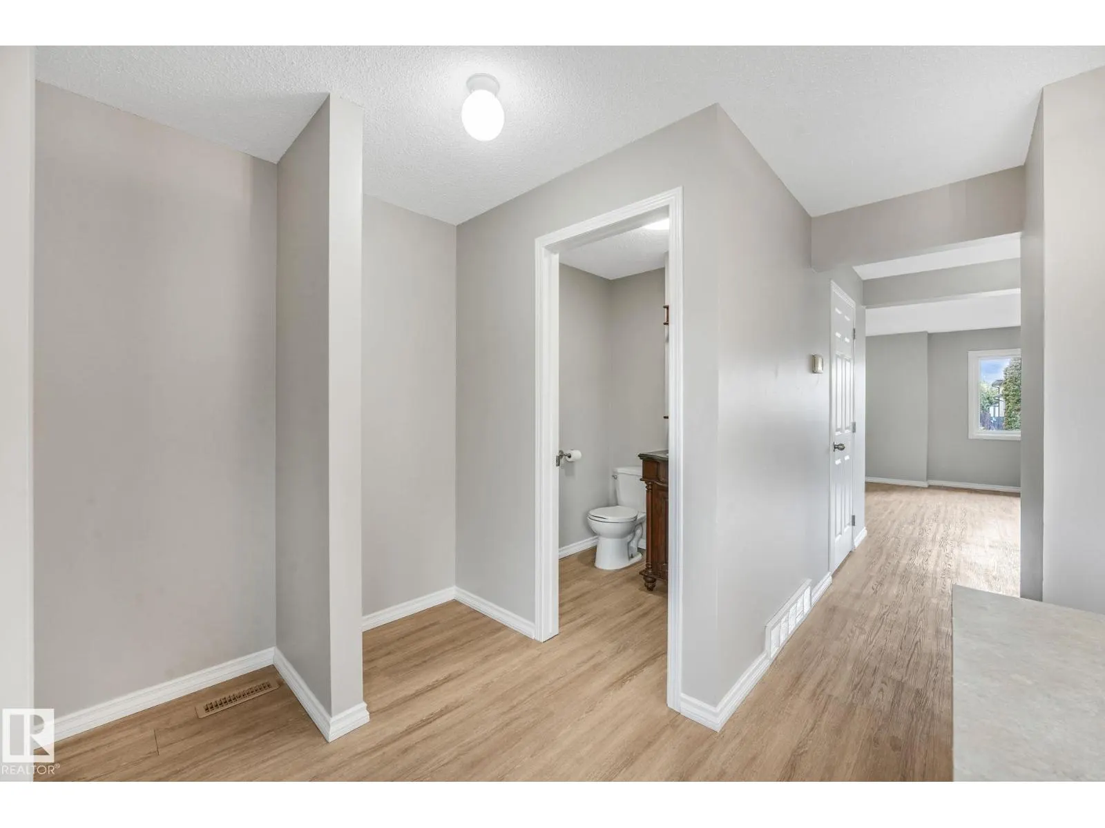 2110 54 ST NW