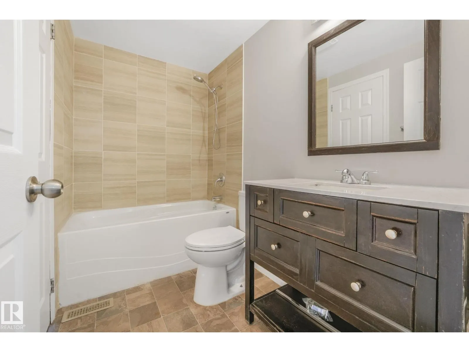 2110 54 ST NW