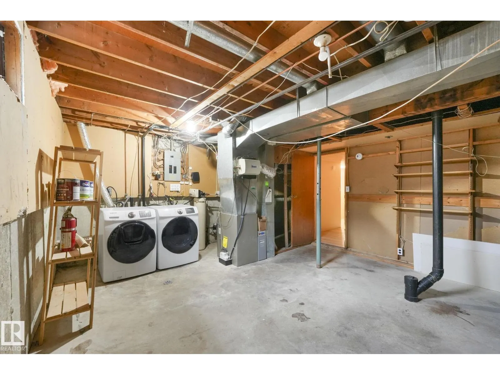 2110 54 ST NW