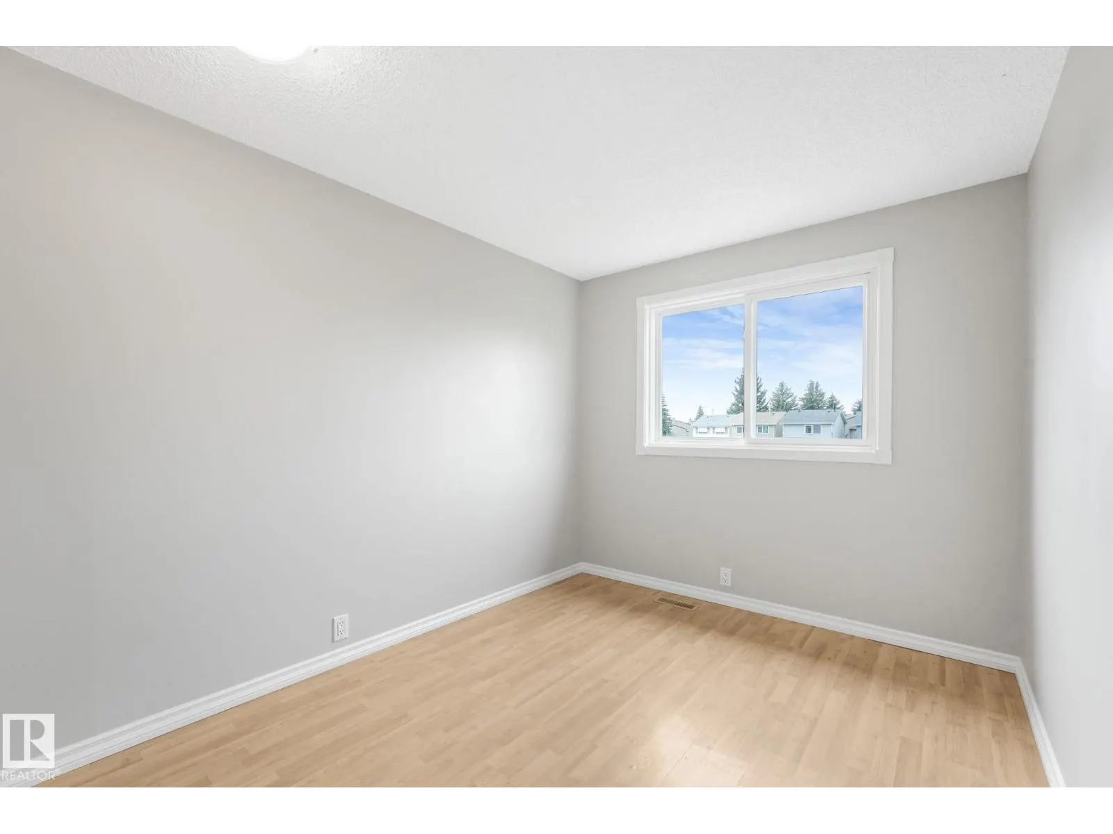 2110 54 ST NW
