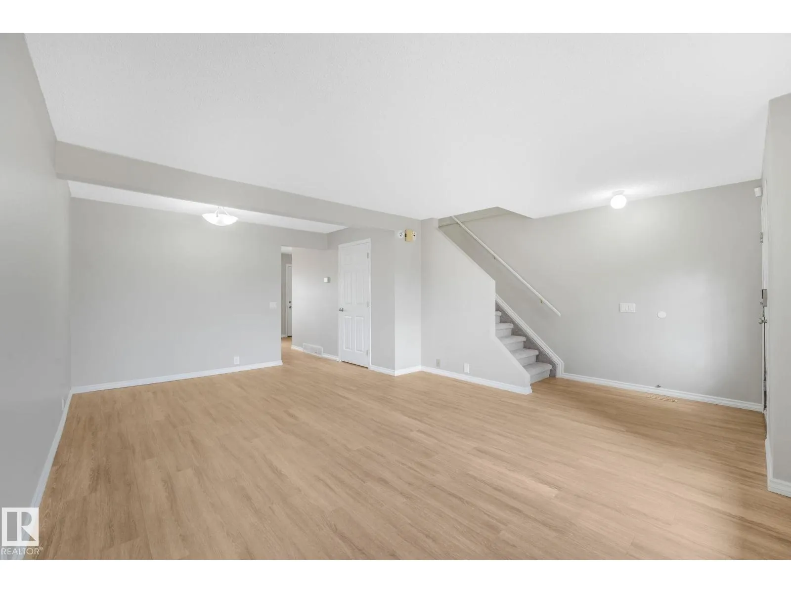 2110 54 ST NW