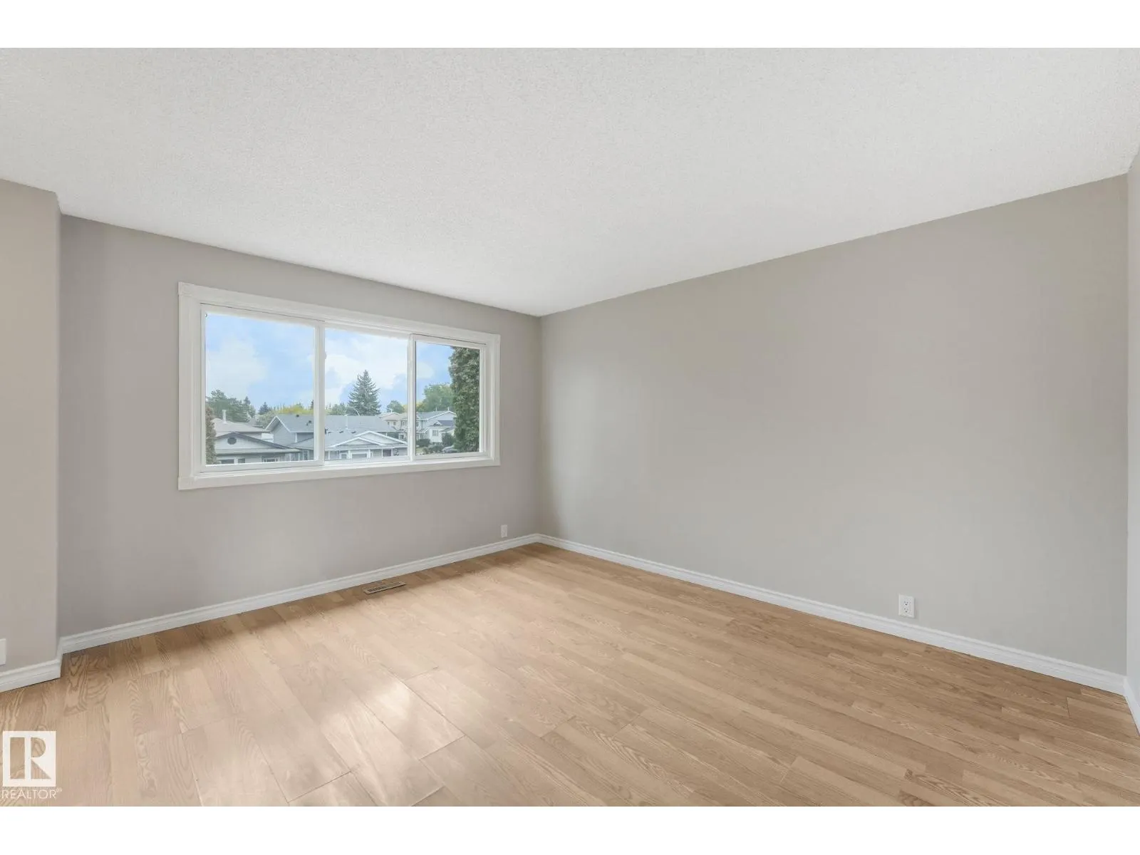 2110 54 ST NW