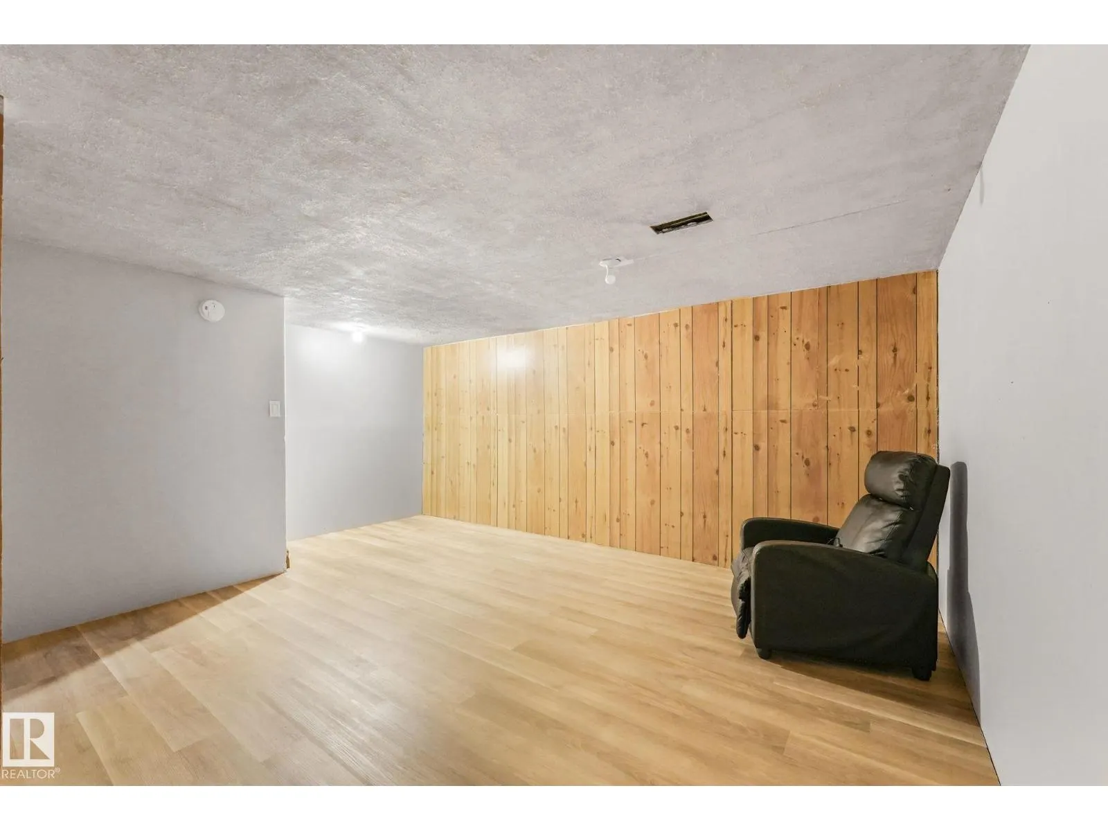 2110 54 ST NW