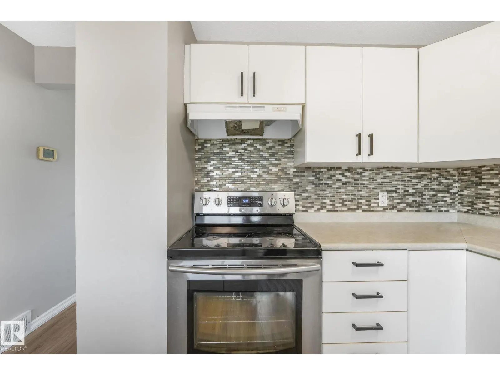 2110 54 ST NW