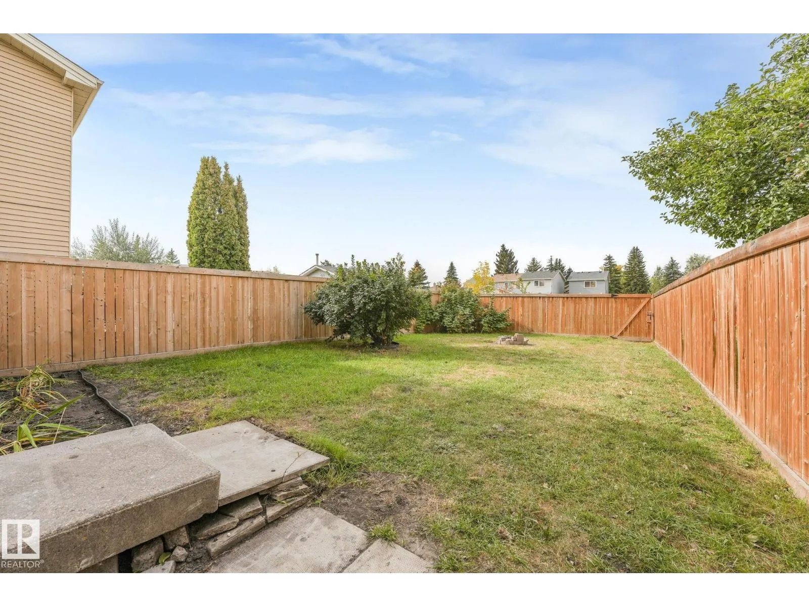 2110 54 ST NW