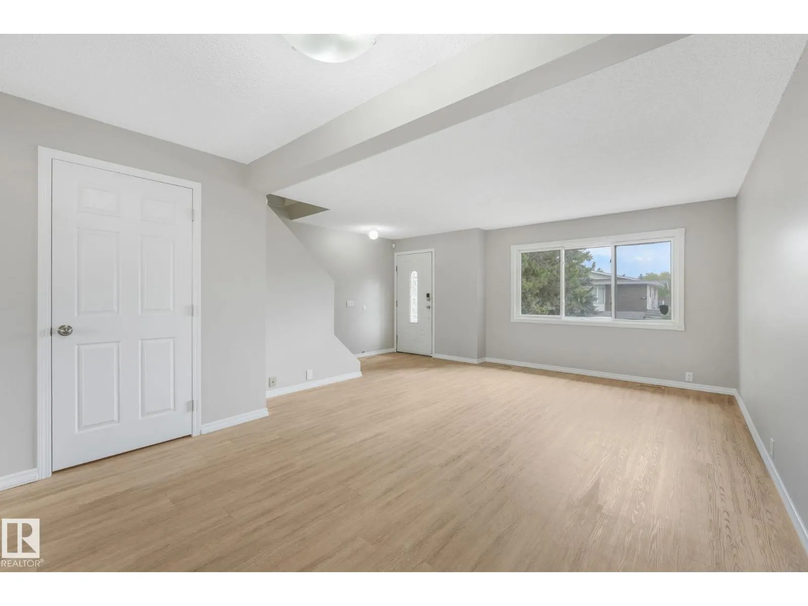 2110 54 ST NW