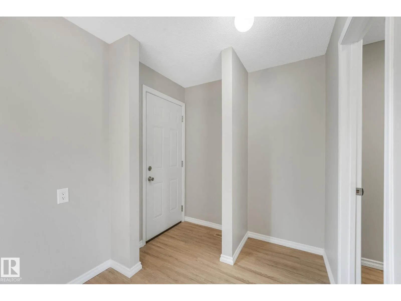 2110 54 ST NW