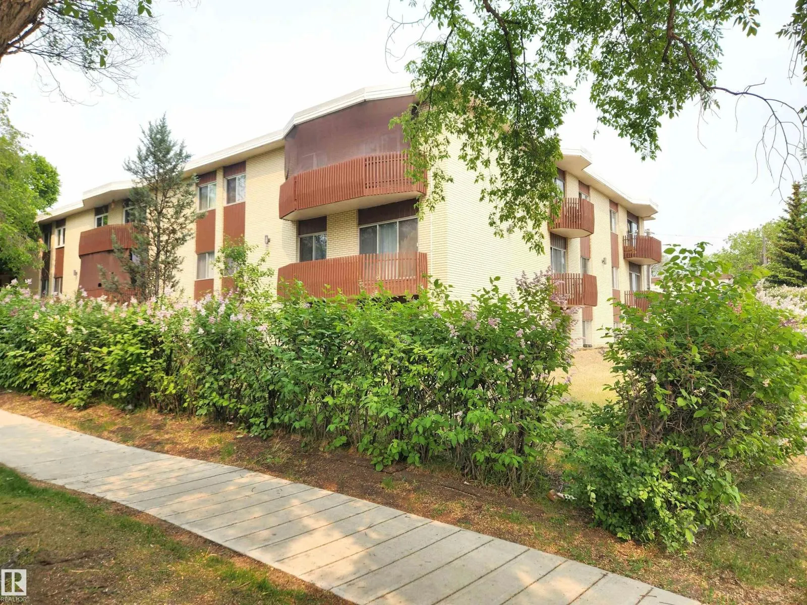 #305 11907 81 ST NW