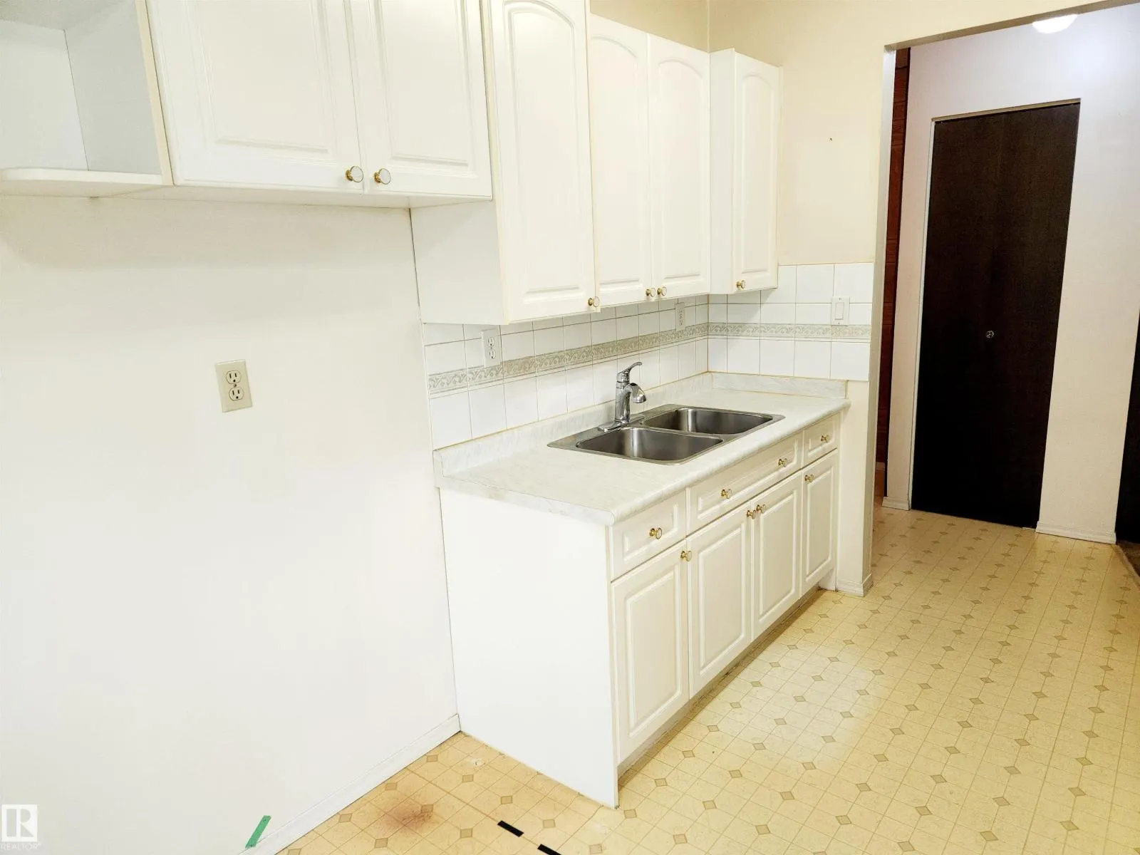 #305 11907 81 ST NW