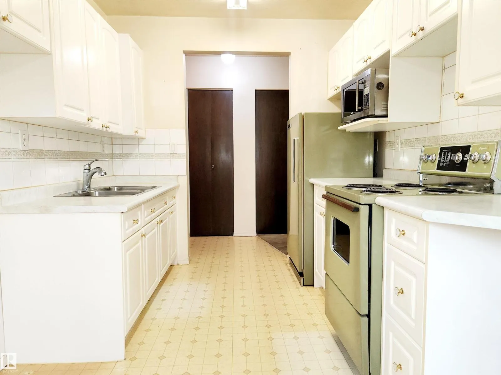 #305 11907 81 ST NW