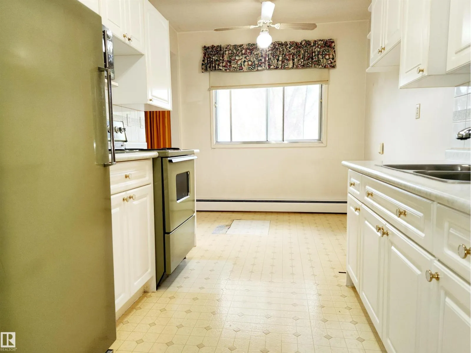 #305 11907 81 ST NW