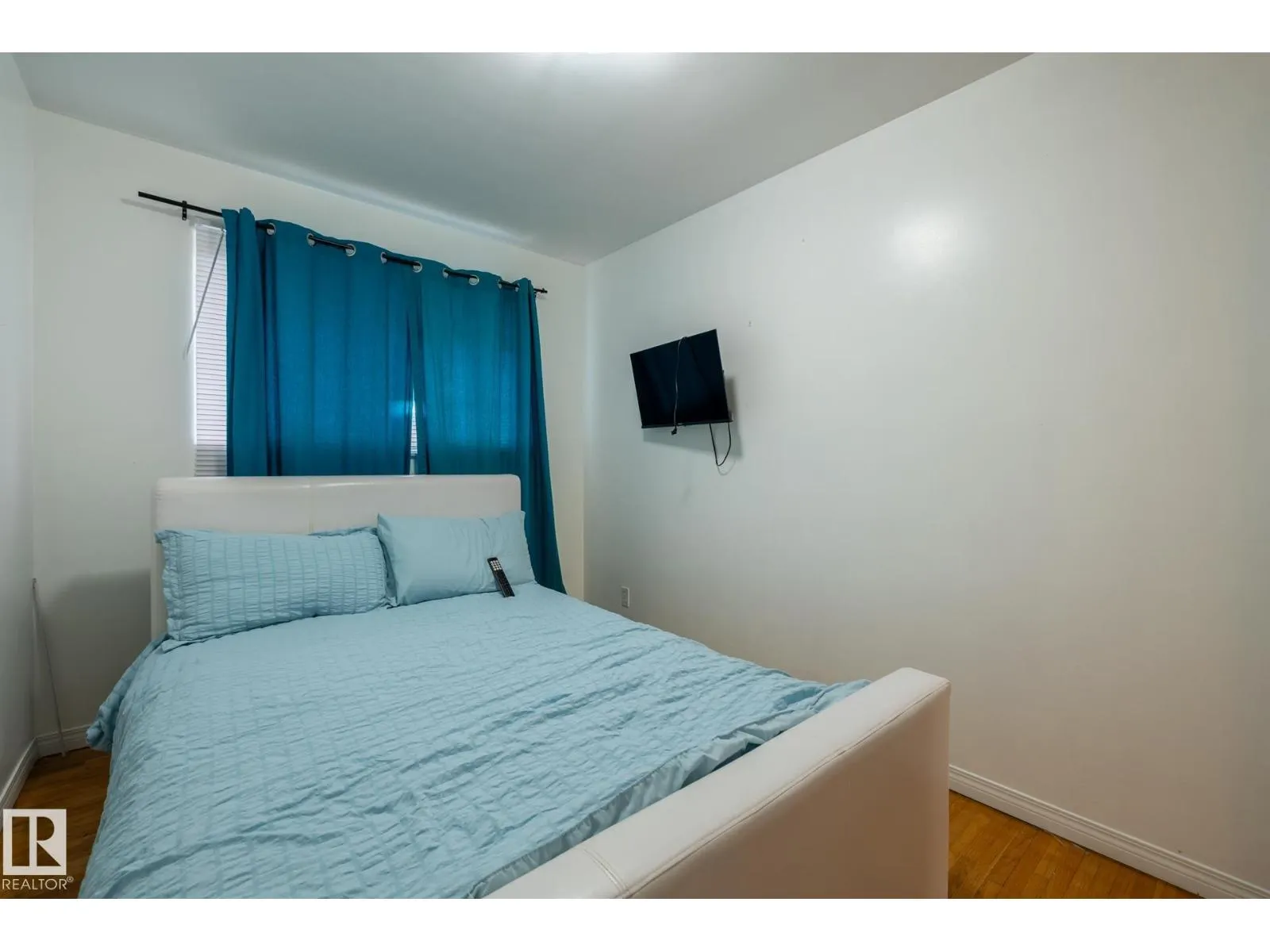 15707 92 AV NW