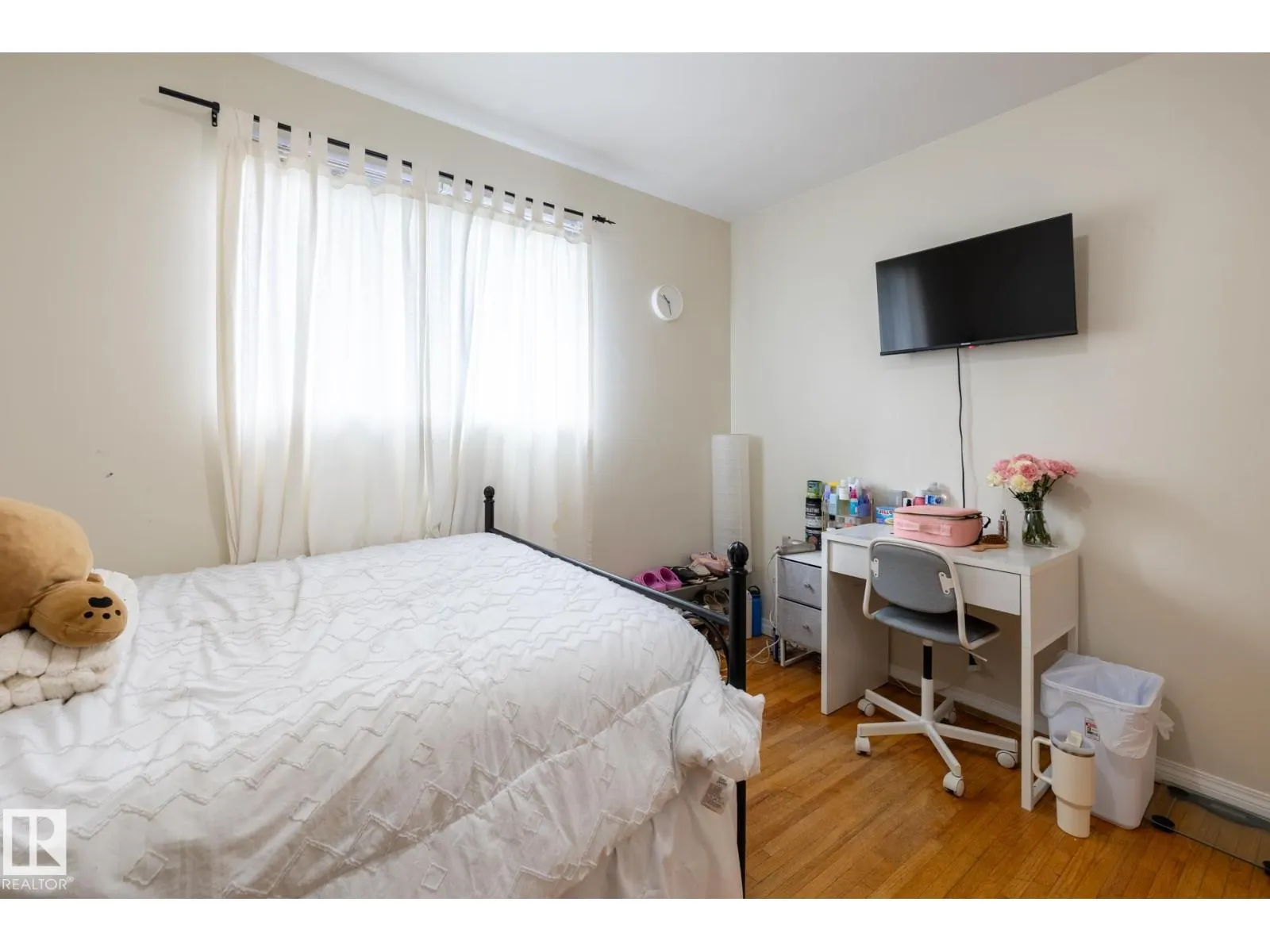 15707 92 AV NW