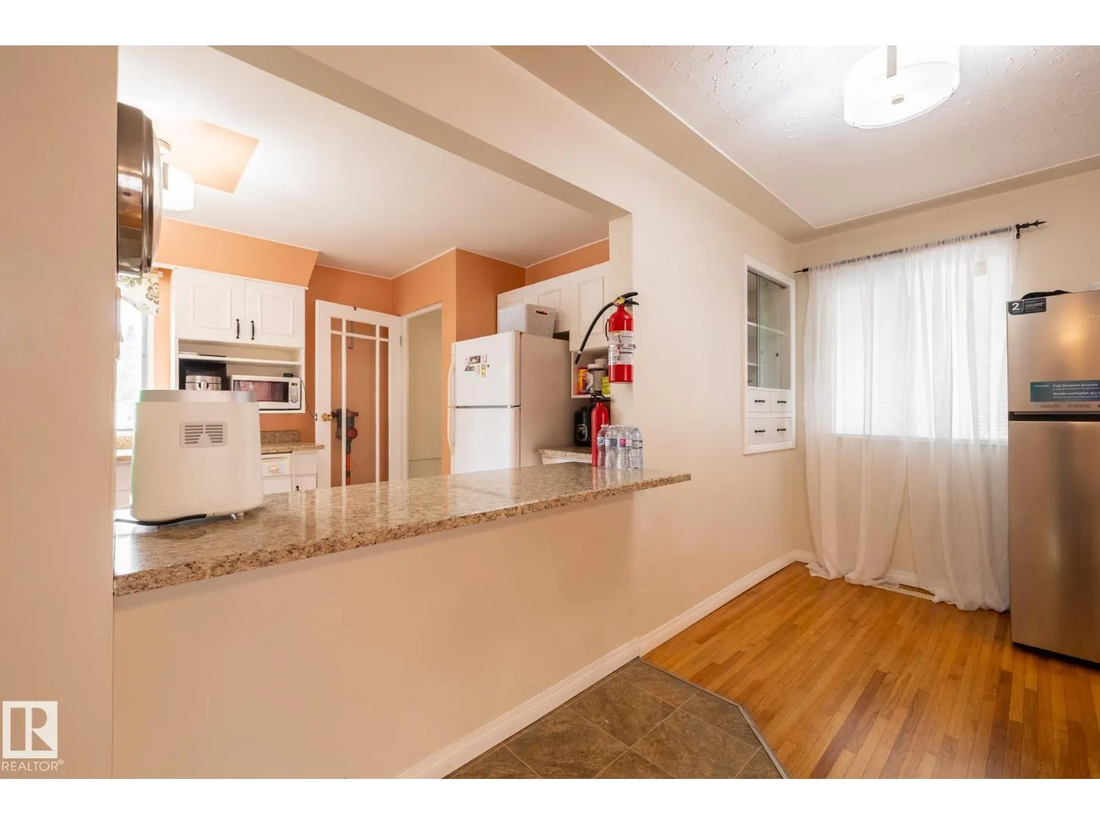 15707 92 AV NW