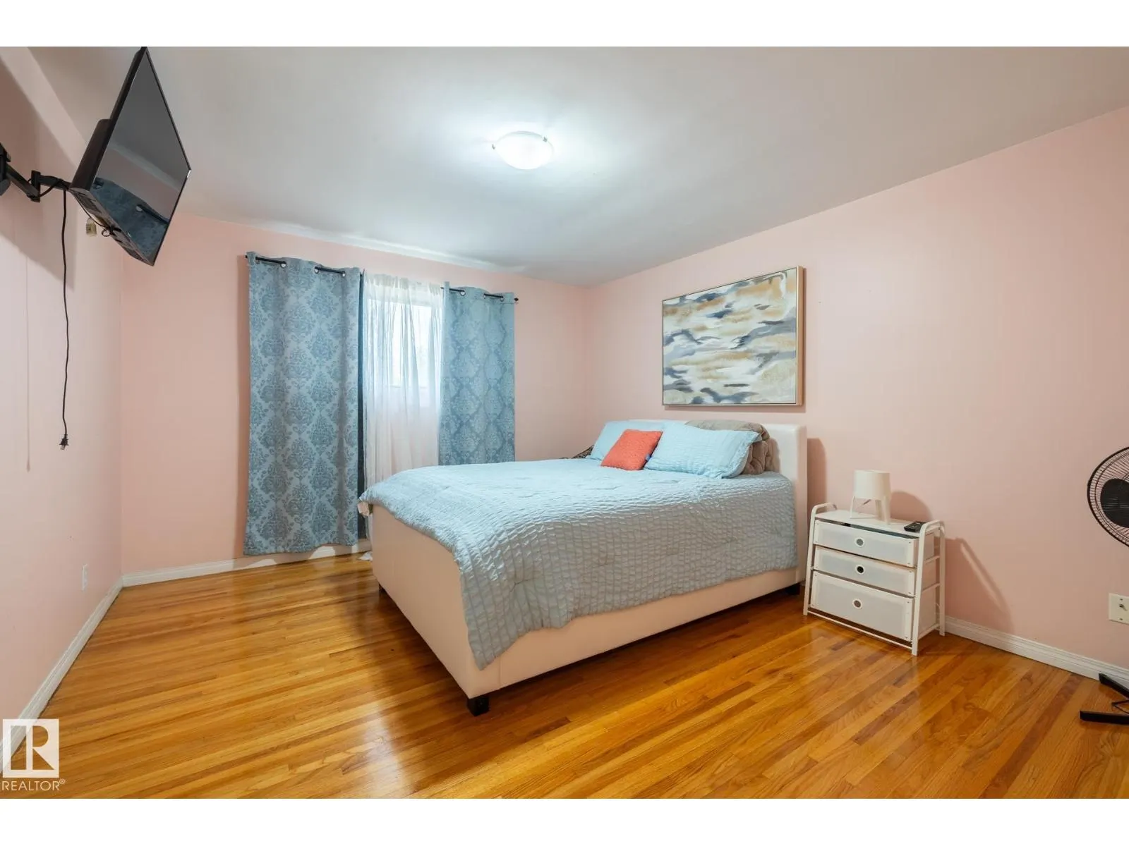 15707 92 AV NW